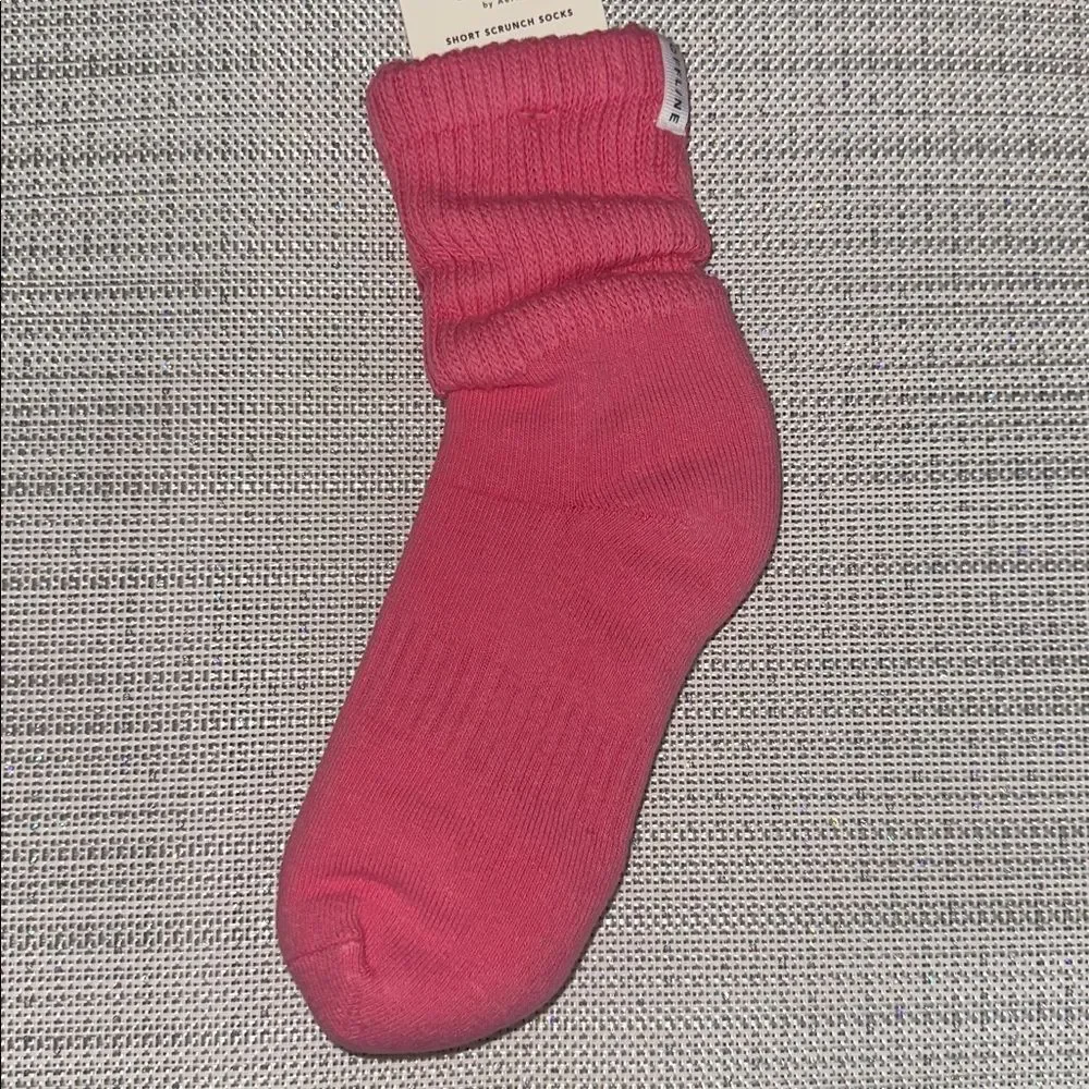 OFFLINE Playful Pink Short Scrunch Tab Logo Cotton Socks